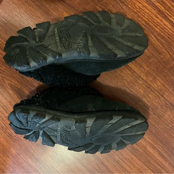 UGG Black Women's Shoes - Picture 3 of 3